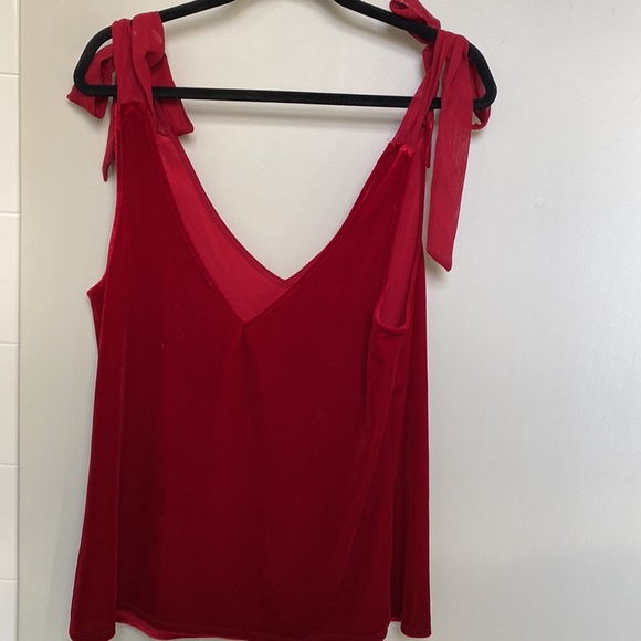 ✨Gibson Red Top with Chiffon Shoulder Ties Sz S✨ - Picture 2 of 8